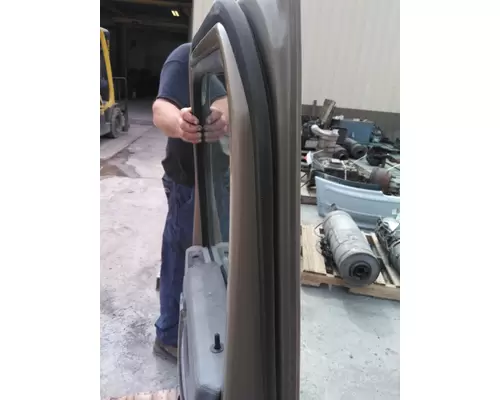 KENWORTH T680 2013-2026 DOOR ASSEMBLY, FRONT