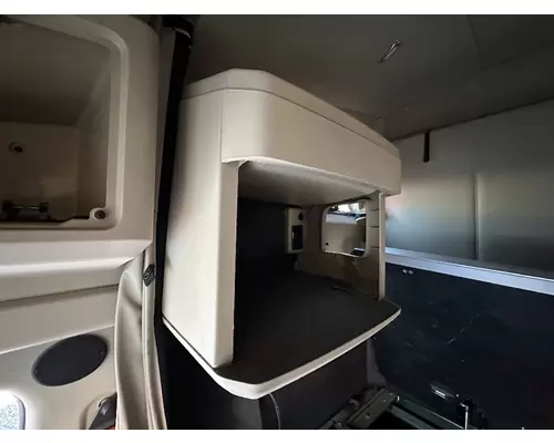 KENWORTH T680 NEXT GEN Sleeper Cabinet, Passenger Side
