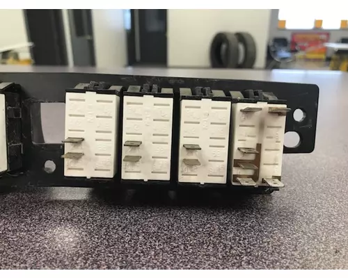 KENWORTH T680 SWITCHES Instrument Cluster