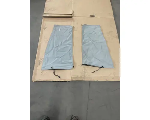 KENWORTH T680 127 Curtains