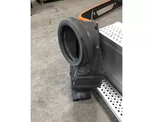 KENWORTH T680 AIR CLEANER