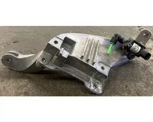 KENWORTH T680 Air Cleaner, Bracket