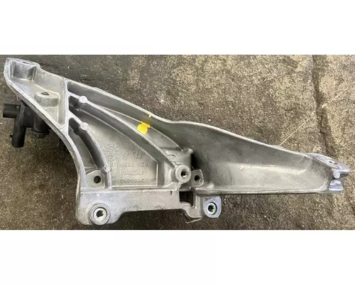 KENWORTH T680 Air Cleaner, Bracket