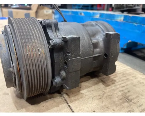 KENWORTH T680 Air Conditioner Compressor