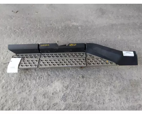 KENWORTH T680 BATTERY BOX STEP
