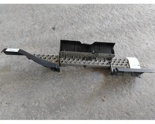 KENWORTH T680 BATTERY BOX STEP