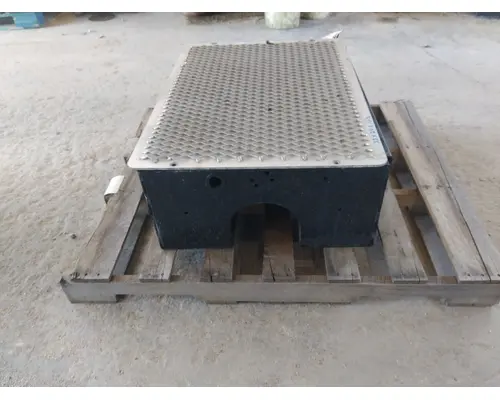 KENWORTH T680 BATTERY BOX