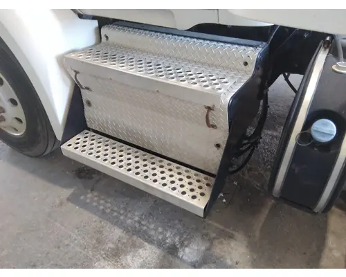 KENWORTH T680 BATTERY BOX