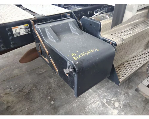 KENWORTH T680 BATTERY BOX