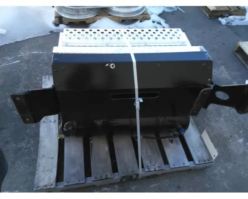 KENWORTH T680 BATTERY BOX