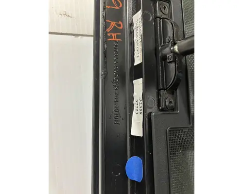 KENWORTH T680 Back Glass