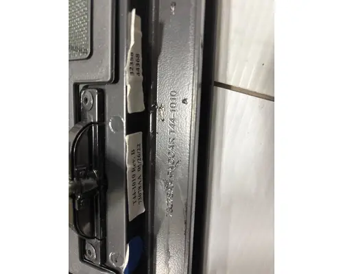 KENWORTH T680 Back Glass