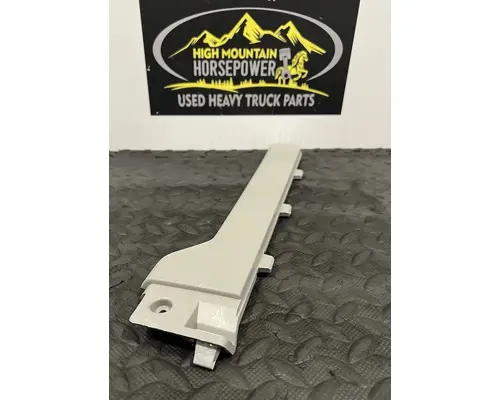 KENWORTH T680 Body Parts, Misc.