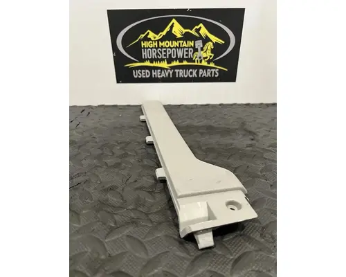 KENWORTH T680 Body Parts, Misc.