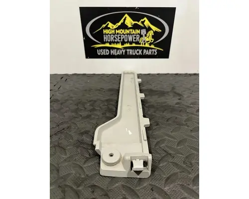 KENWORTH T680 Body Parts, Misc.