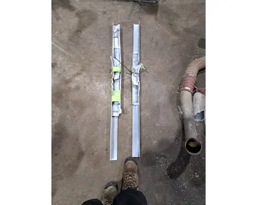 KENWORTH T680 Body Parts Misc.