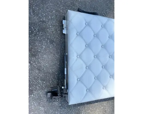 KENWORTH T680 Box  Bed