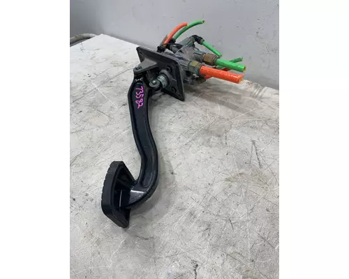 KENWORTH T680 Brake  Clutch Pedal Box