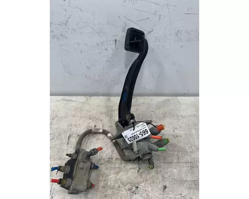 KENWORTH T680 Brake  Clutch Pedal Box