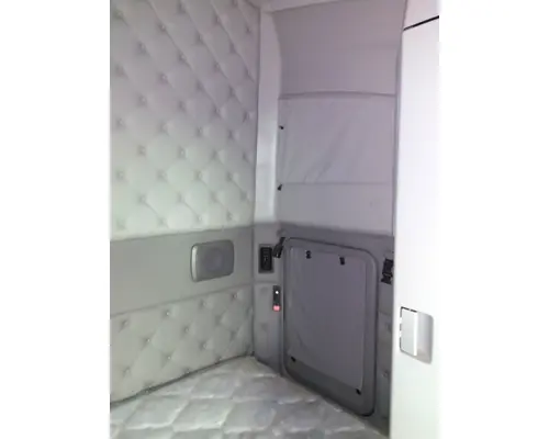KENWORTH T680 CAB EXTENSION