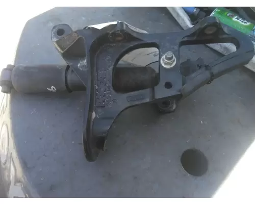 KENWORTH T680 CAB MOUNT,BRACKET