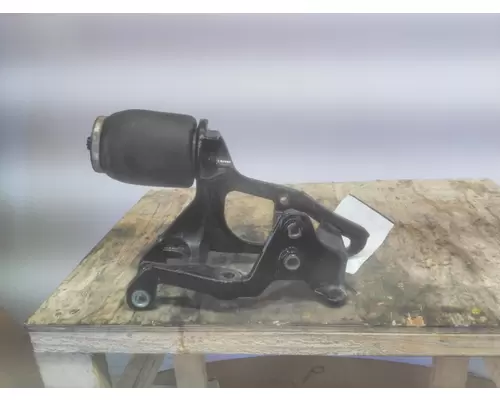 KENWORTH T680 CAB MOUNT,BRACKET
