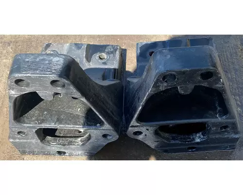 KENWORTH T680 CAB MOUNT,BRACKET