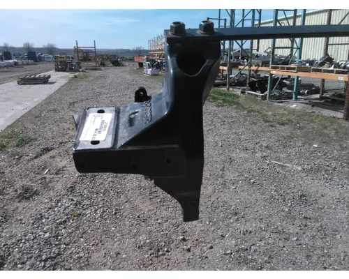KENWORTH T680 CAB MOUNT,BRACKET