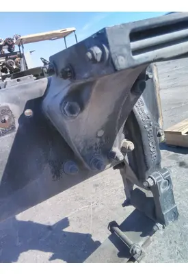 KENWORTH T680 CAB MOUNT,BRACKET