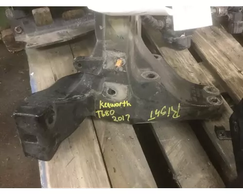 KENWORTH T680 CAB MOUNT,BRACKET