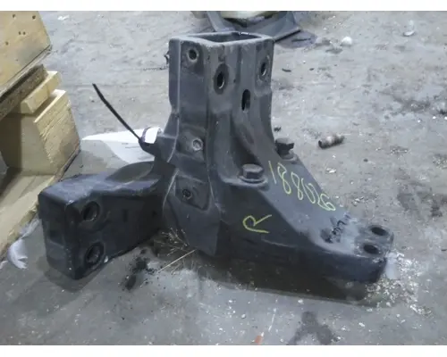 KENWORTH T680 CAB MOUNT,BRACKET