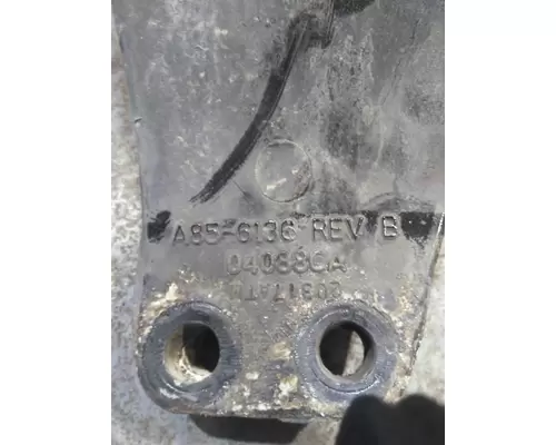 KENWORTH T680 CAB MOUNT,BRACKET