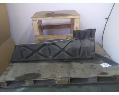KENWORTH T680 CAB SKIRT FILLER PANEL