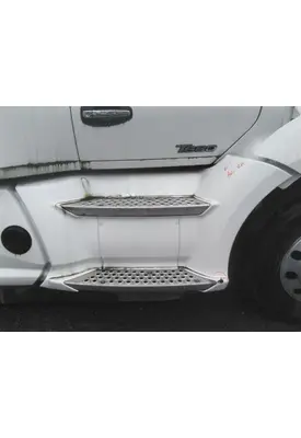 KENWORTH T680 CAB SKIRT/SIDE FAIRING