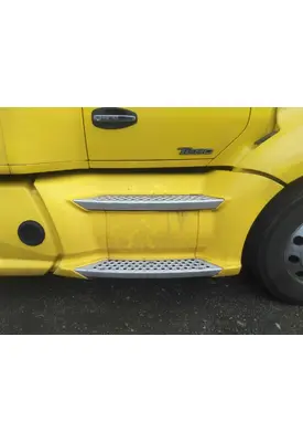 KENWORTH T680 CAB SKIRT/SIDE FAIRING