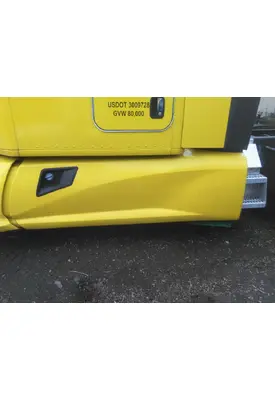 KENWORTH T680 CAB SKIRT/SIDE FAIRING