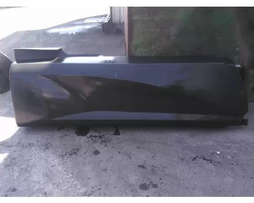 KENWORTH T680 CAB SKIRTSIDE FAIRING