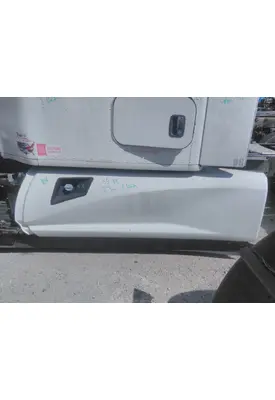 KENWORTH T680 CAB SKIRT/SIDE FAIRING