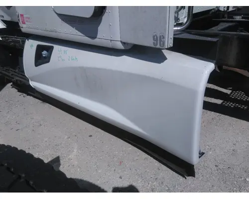 KENWORTH T680 CAB SKIRTSIDE FAIRING