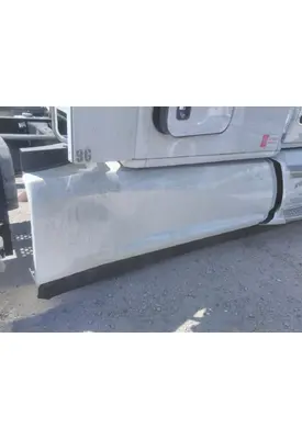 KENWORTH T680 CAB SKIRT/SIDE FAIRING