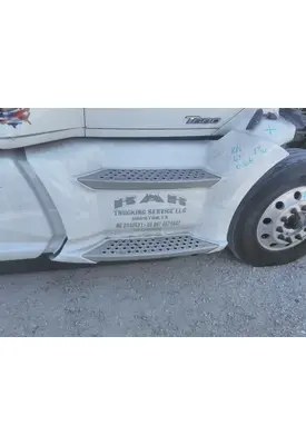 KENWORTH T680 CAB SKIRT/SIDE FAIRING
