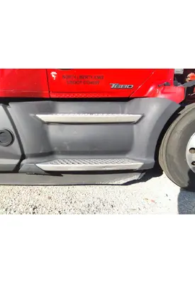 KENWORTH T680 CAB SKIRT/SIDE FAIRING