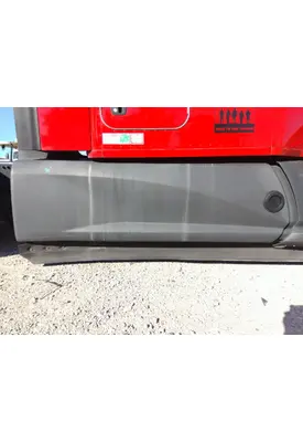 KENWORTH T680 CAB SKIRT/SIDE FAIRING