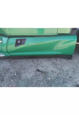 KENWORTH T680 CAB SKIRT/SIDE FAIRING