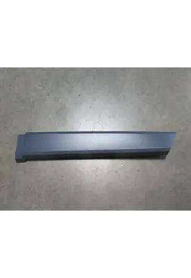 KENWORTH T680 CAB SKIRT/SIDE FAIRING