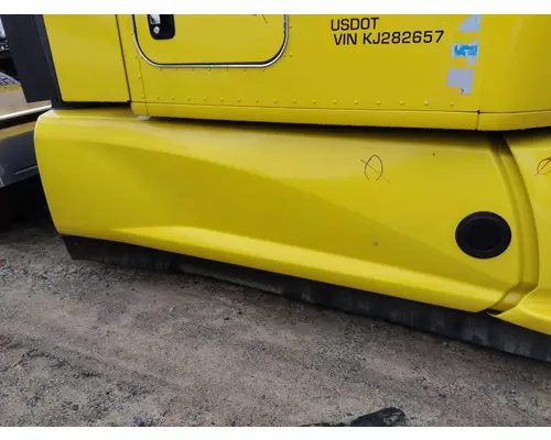 KENWORTH T680 CAB SKIRTSIDE FAIRING