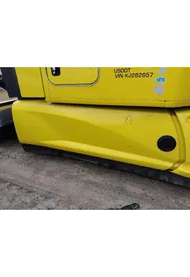 KENWORTH T680 CAB SKIRT/SIDE FAIRING