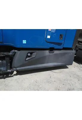 KENWORTH T680 CAB SKIRT/SIDE FAIRING