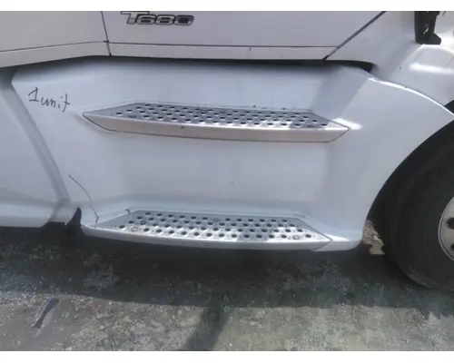 KENWORTH T680 CAB SKIRTSIDE FAIRING