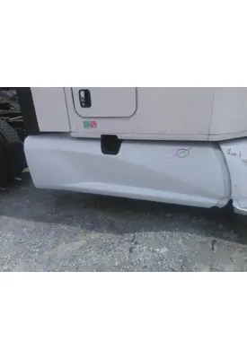 KENWORTH T680 CAB SKIRT/SIDE FAIRING